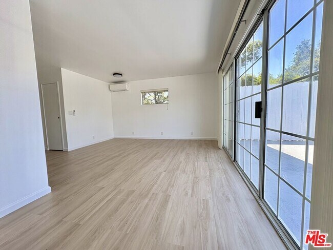Building Photo - 559 Tico Rd