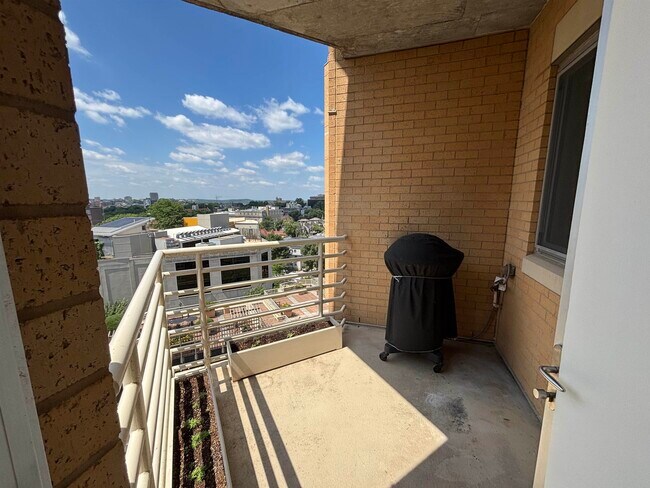 Building Photo - 125 N Hamilton St