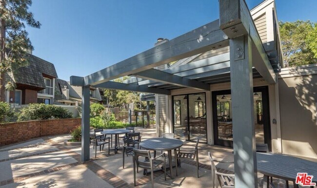 Building Photo - 4350 Glencoe Ave