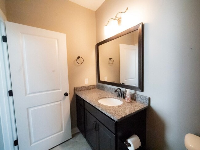 Building Photo - Elegant Richmond Hill Home with Screened Patio & Lagoon Views