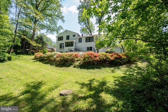 Building Photo - 1554 Forest Villa Ln
