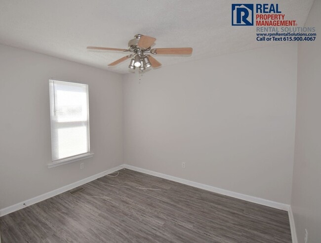 Building Photo - Adorable 3BR/2BA, attached 2 car garage in N. Murfreesboro on a corner lot!