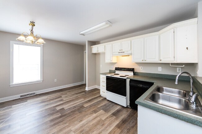 Building Photo - 814 King Arthur Dr