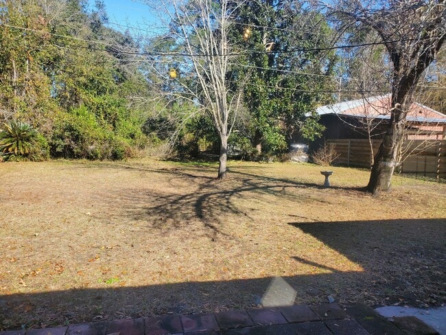 Building Photo - **Available Now** Updated 3 Bedroom Home i...