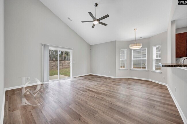 Building Photo - 151 Springhaven Dr