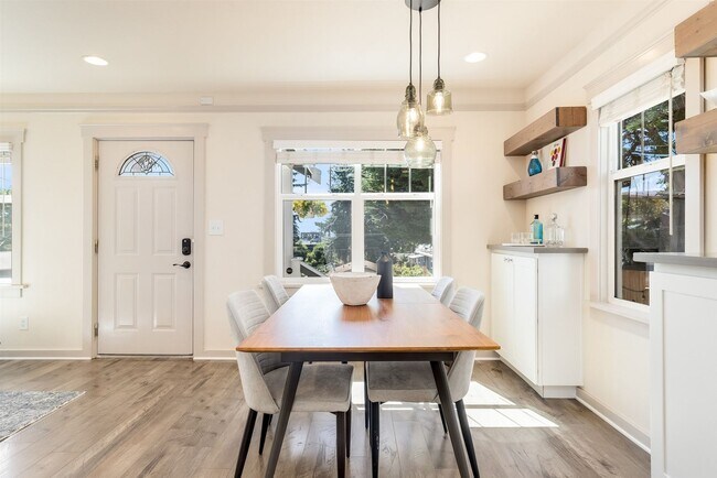 Building Photo - LIM DUPLEX