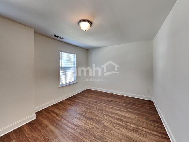 Building Photo - 410 Levon Ct