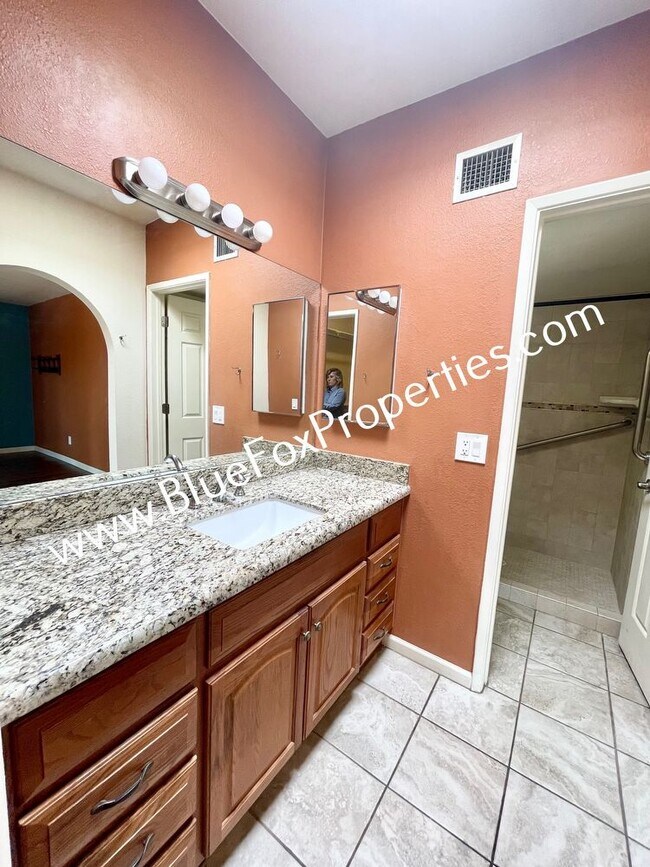 Building Photo - 2898 E Weymouth Cir