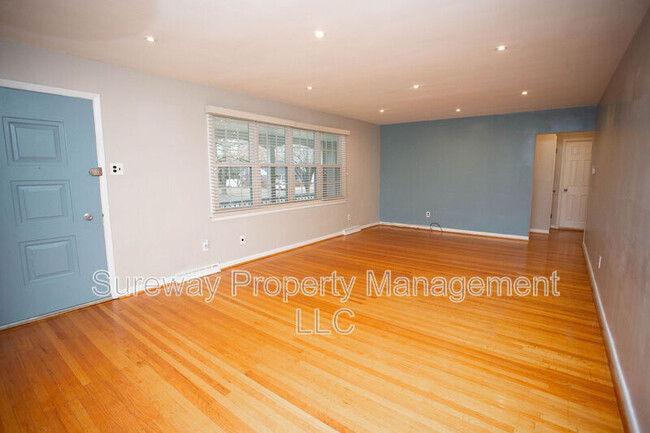 Building Photo - 841 Grove St