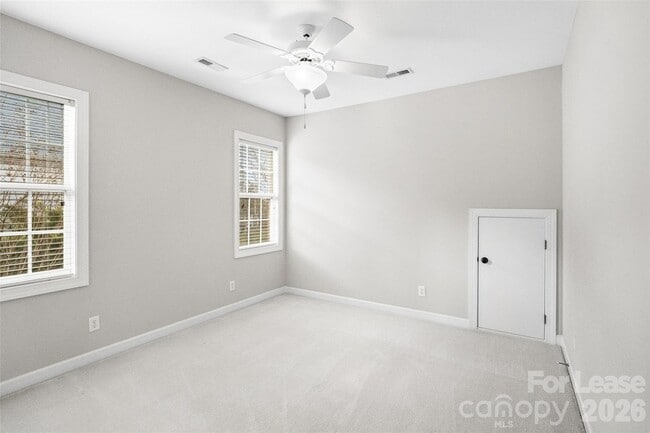Building Photo - 704 Deercross Ln