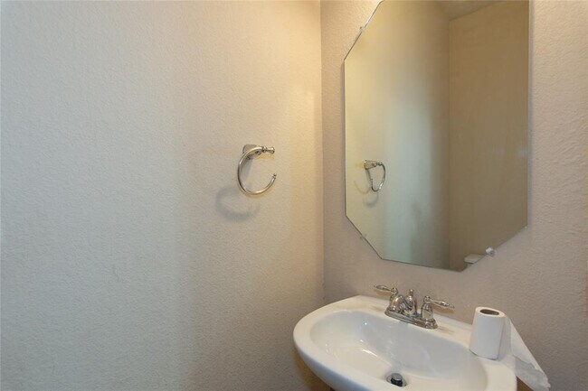 Building Photo - 10509 Wylie Dr