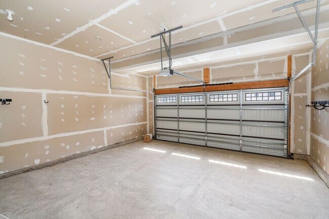 Building Photo - 1216 City View Ln
