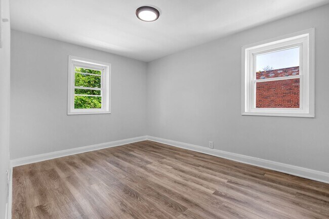 Building Photo - 3912 Mortimer Ave