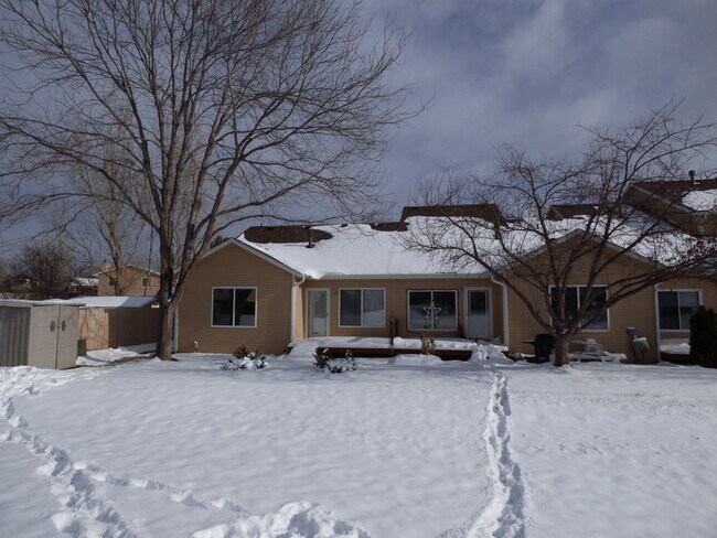 Building Photo - 2 Bedroom Townhome in Northwest Loveland