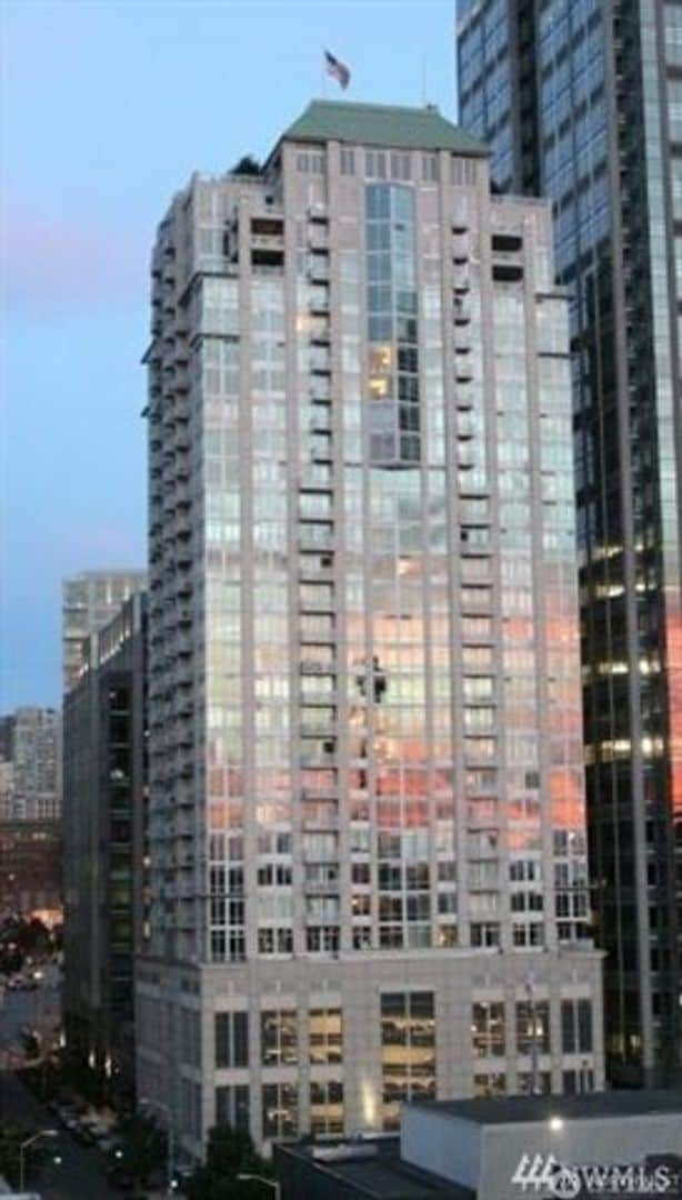 Building Photo - 1bd/1ba Seattle Condo