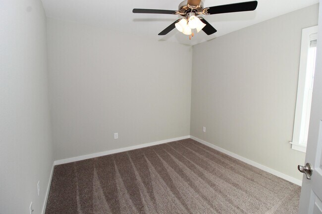 Building Photo - 588 Utah Ave