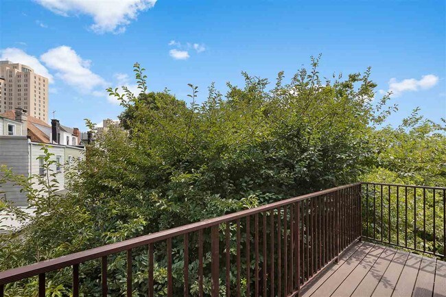 Building Photo - 28 Storms Ave