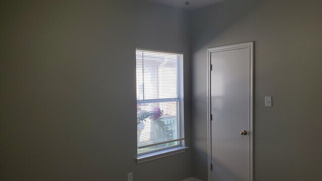 Building Photo - 133.135 Marvin Cove