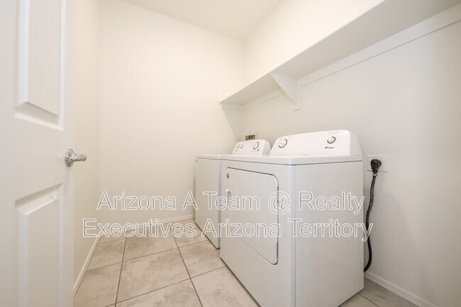 Building Photo - 4466 S Sunrise Bluff Way