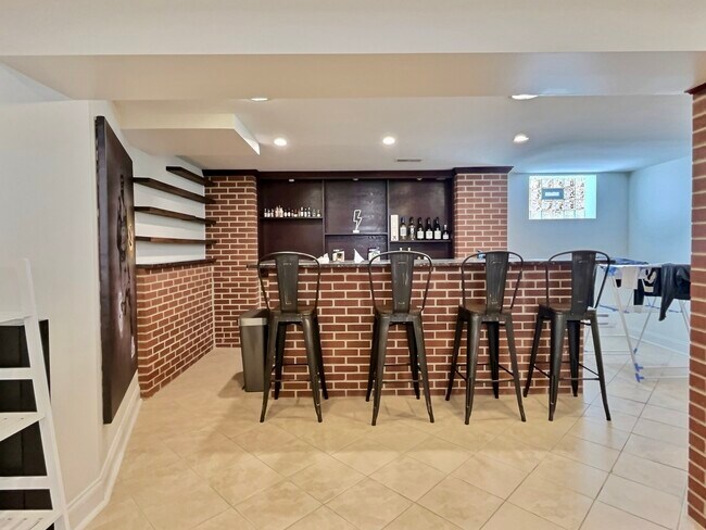 Building Photo - 4908 N Nagle Ave
