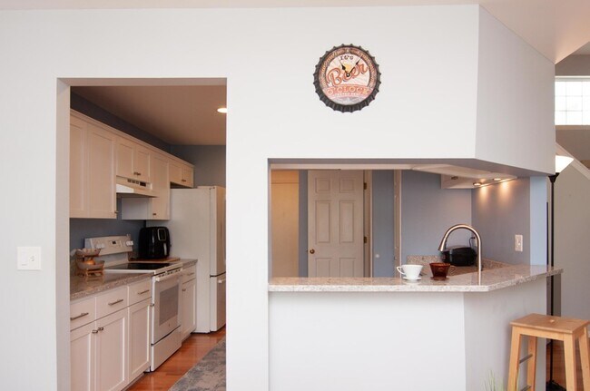 Building Photo - 4471 Hillside Ct