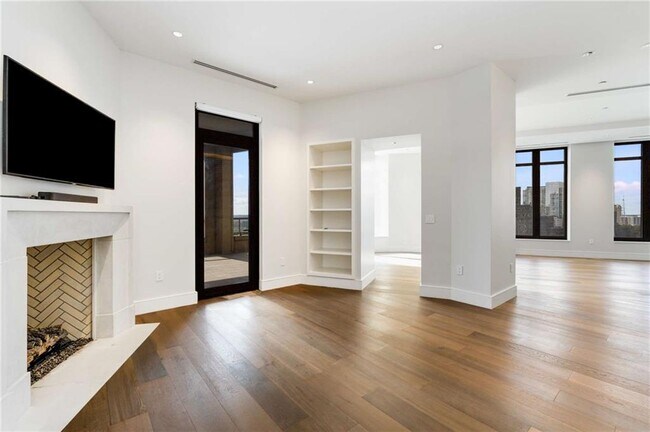 Building Photo - 3376 Peachtree Rd NE