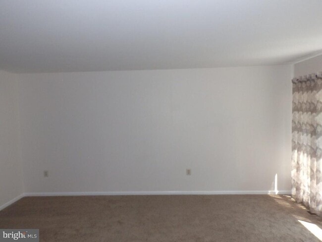 Building Photo - 211 Green Valley Way