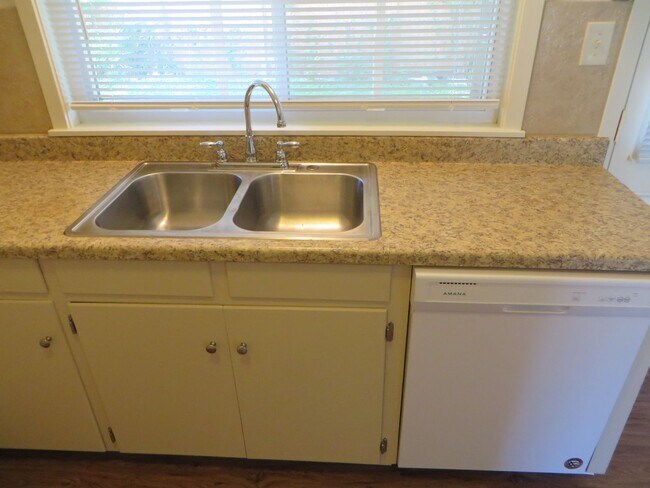 Building Photo - 2 bed 1 bath Duplex in Georgetown