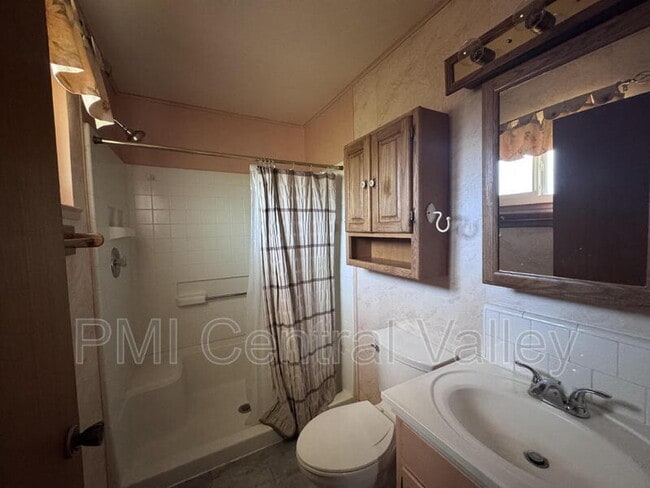 Building Photo - 4650 Dahlia Dr