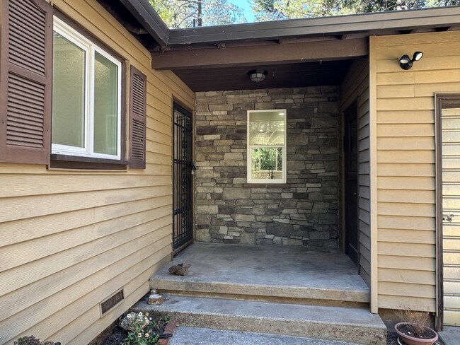 Building Photo - 10546 Silver Way