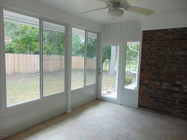 Building Photo - "NEW YEAR'S SPECIAL $500 OFF FIRST FULL MO...