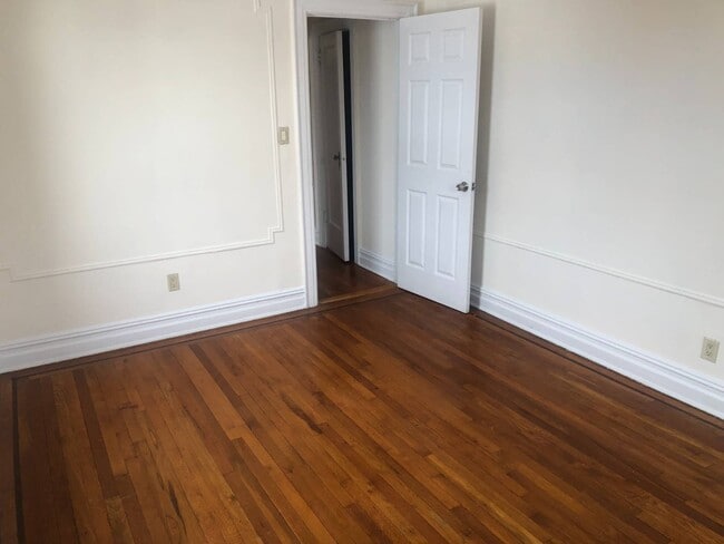 Building Photo - 124 Parrott Pl