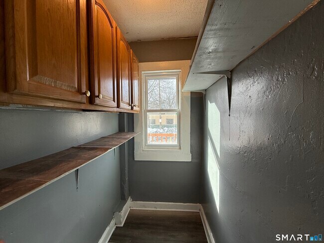 Building Photo - 660 W Main St