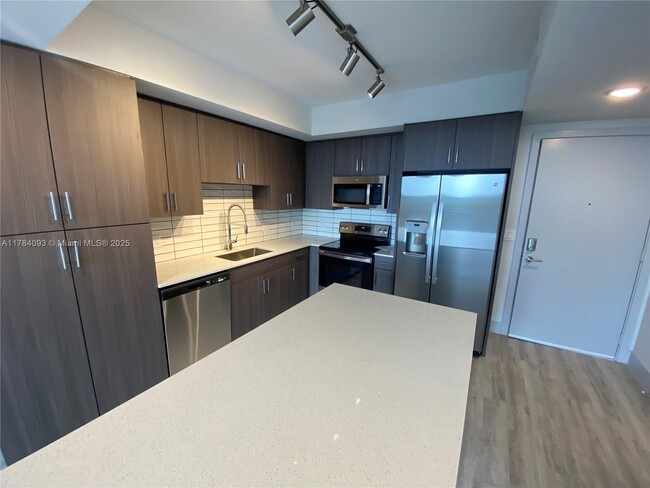 Building Photo - 9000 Ramblewood Dr