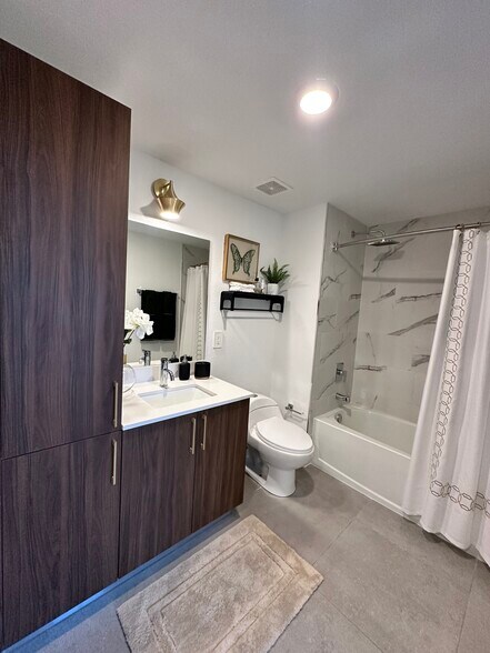 Building Photo - 2212 Dewey St