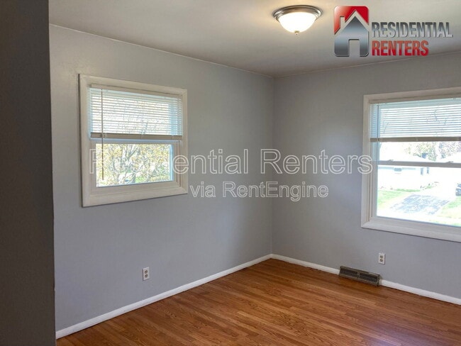 Building Photo - 257 S Regis Rd