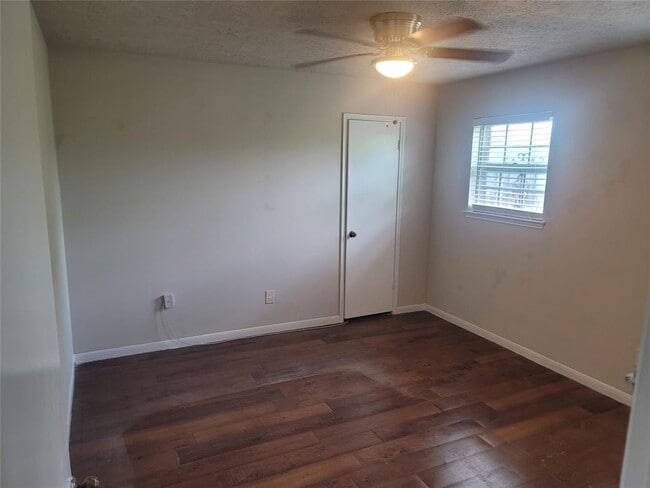 Building Photo - 10601 Sagewind Dr