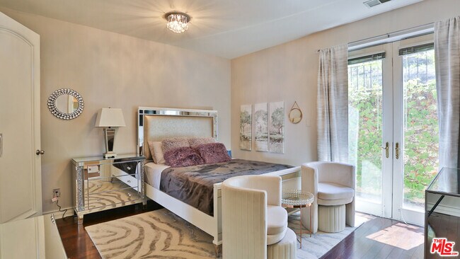 Building Photo - 14445 Mulholland Dr