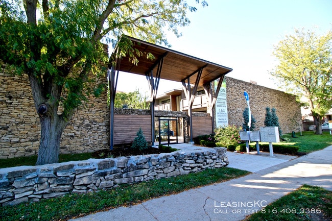 Building Photo - The Lakota on Grand