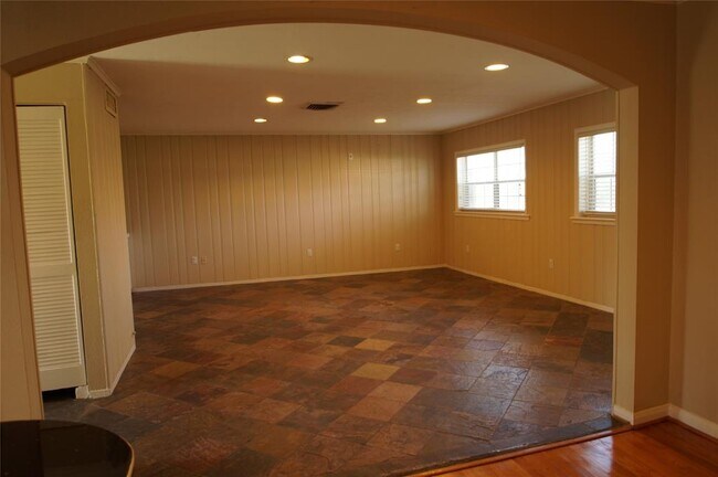 Building Photo - 5564 Aspen St