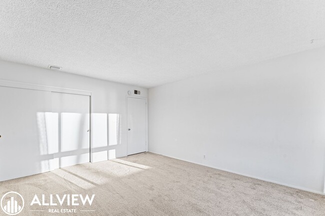 Building Photo - Stunning Ocean Views! 1 Bedroom Condo Avai...