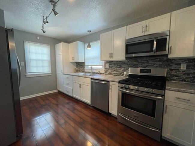 Building Photo - 3 Bedroom, 1 bath Ranch Home Ready for Lease!
