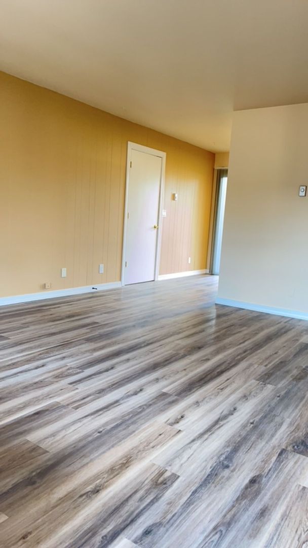 Building Photo - (766) Waverly Drive 2 Bdrm / 1 Bthrm