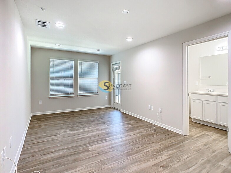 Building Photo - 3821 SW 43rd Ct