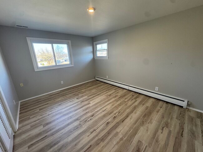 Building Photo - 2215 Saratoga Ave