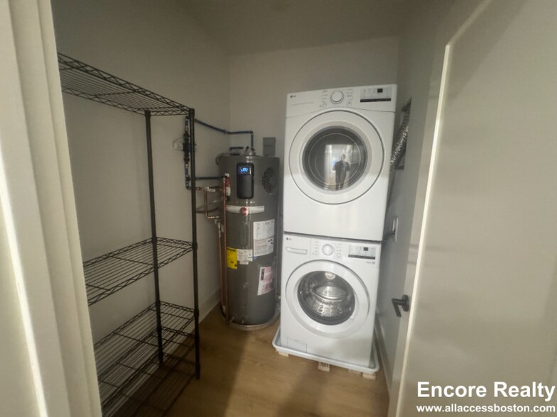 Building Photo - 69 Bailey St