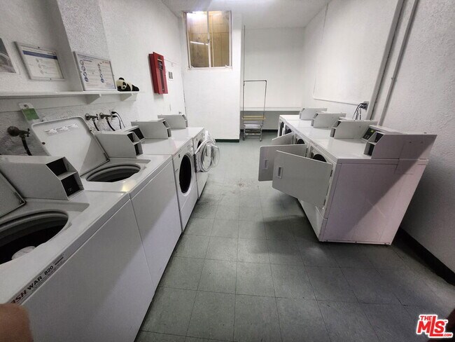 Building Photo - 6225 Canterbury Dr