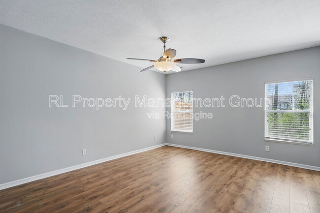 Building Photo - 646 Grove Cir