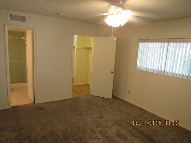 Building Photo - 3 bedroom 2 bathroom 2 car garage