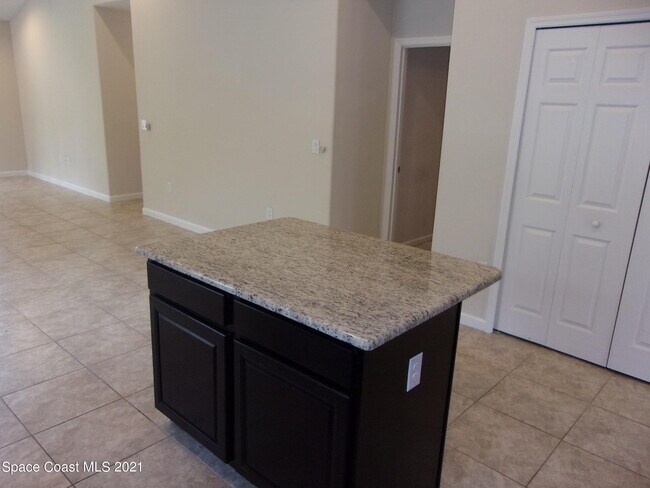 Building Photo - 3935 Harvest Cir